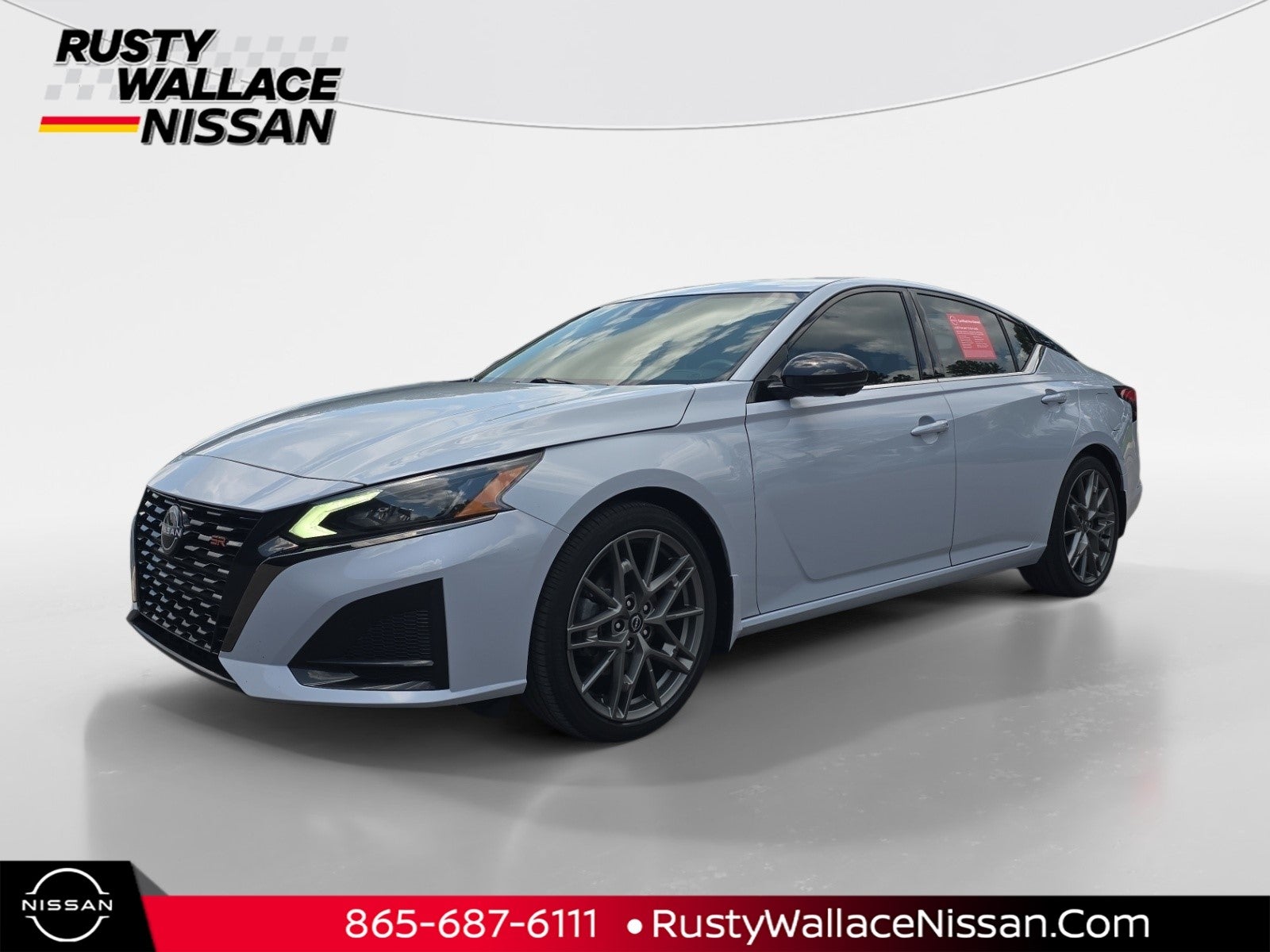 2023 Nissan Altima 2.0 SR in Gray Sky Pearl — front three-quarter view
