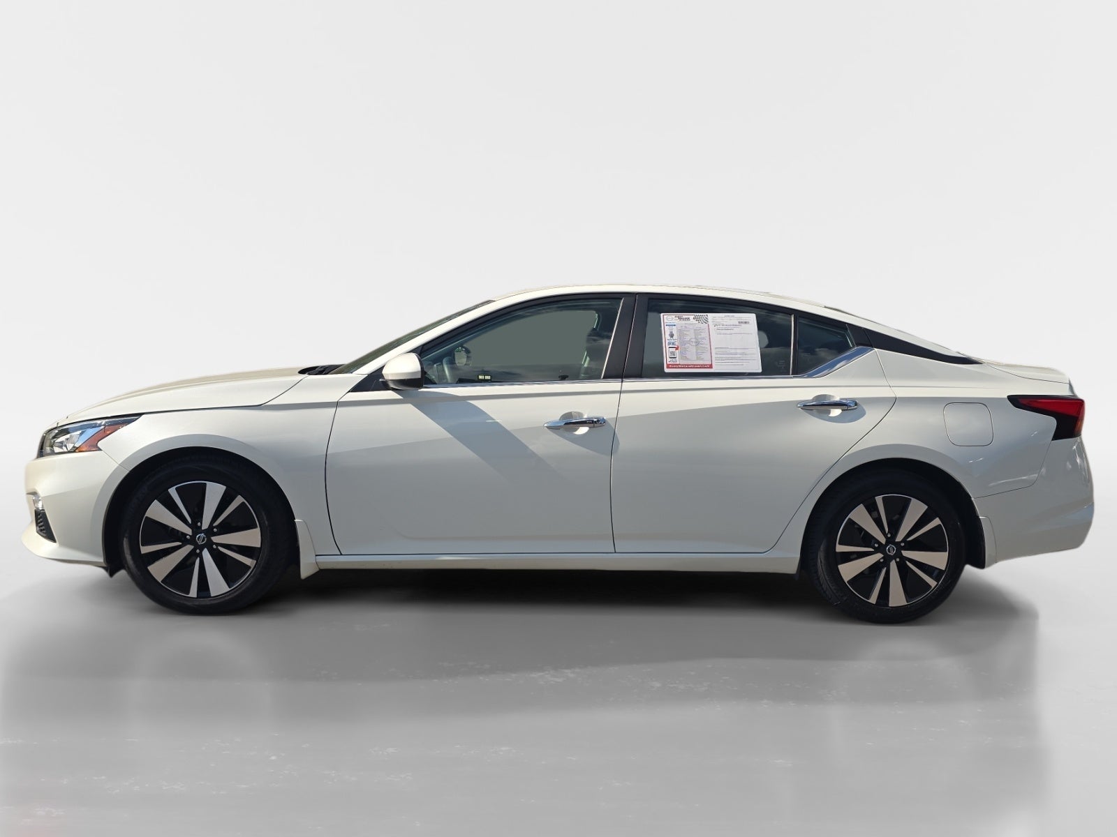 2022 Nissan Altima — side profile view